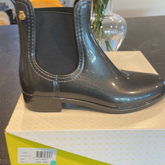 NEW! Lemon Jelly grey ankle rubber boot. So stylish. Size 37. Never worn! - Picture 6 of 7